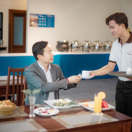 Sisombat Plaza Hotel Vang Vieng Exteriör bild