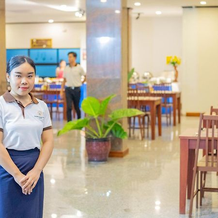 Sisombat Plaza Hotel Vang Vieng Exteriör bild