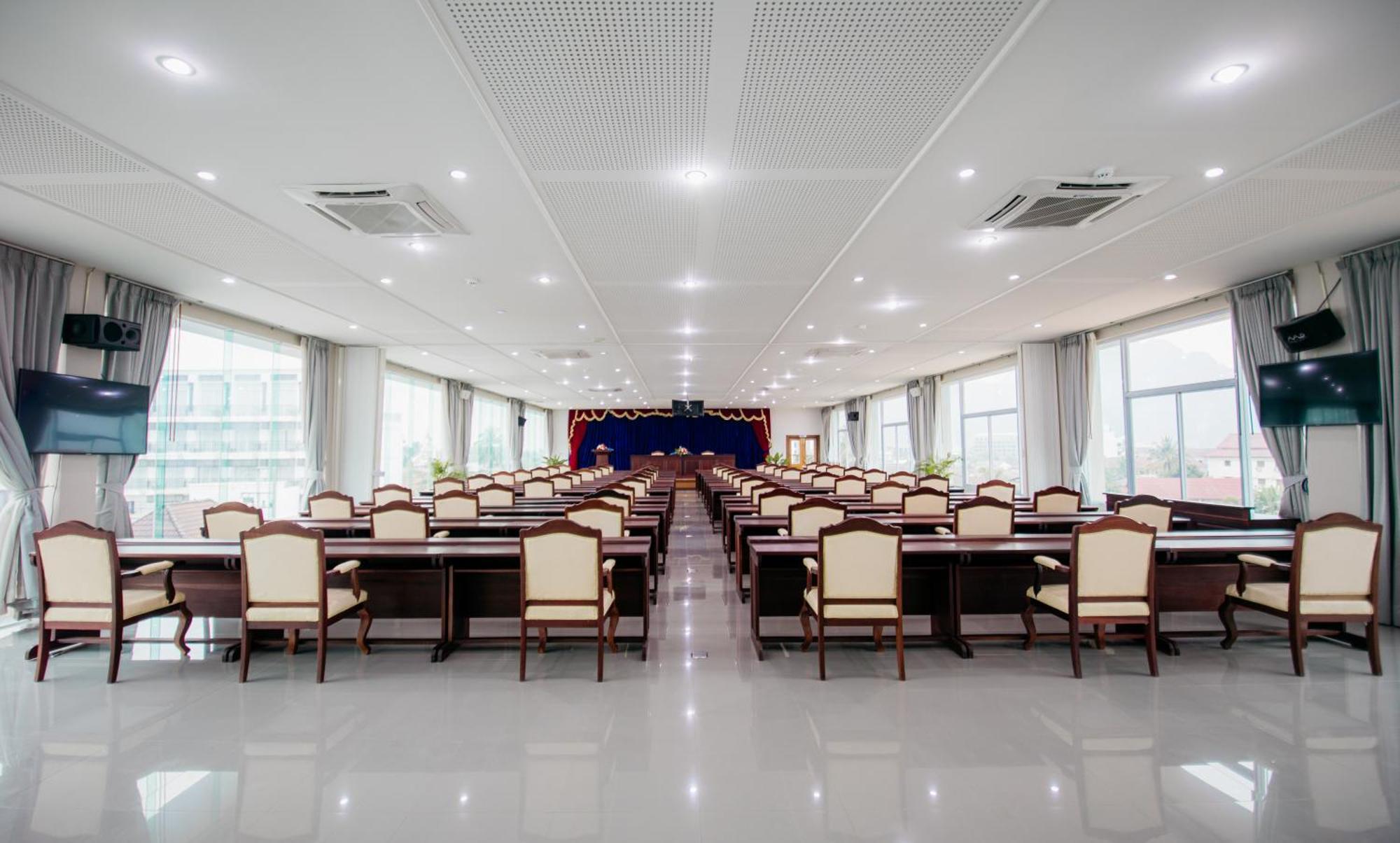 Sisombat Plaza Hotel Vang Vieng Exteriör bild
