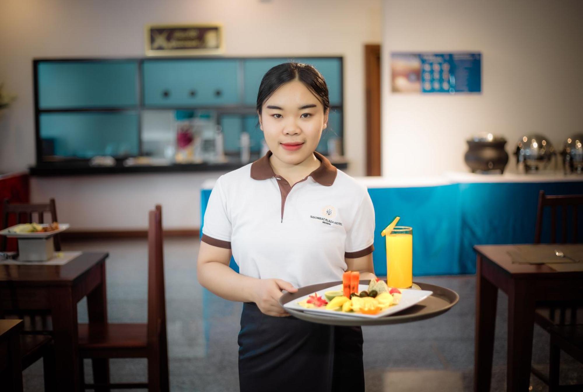 Sisombat Plaza Hotel Vang Vieng Exteriör bild