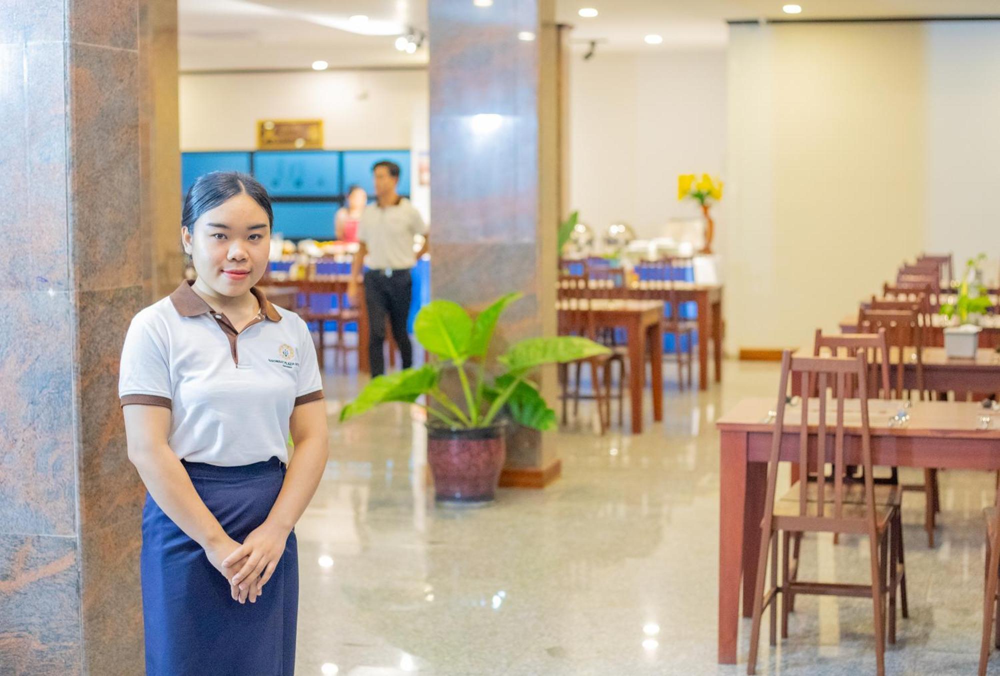 Sisombat Plaza Hotel Vang Vieng Exteriör bild