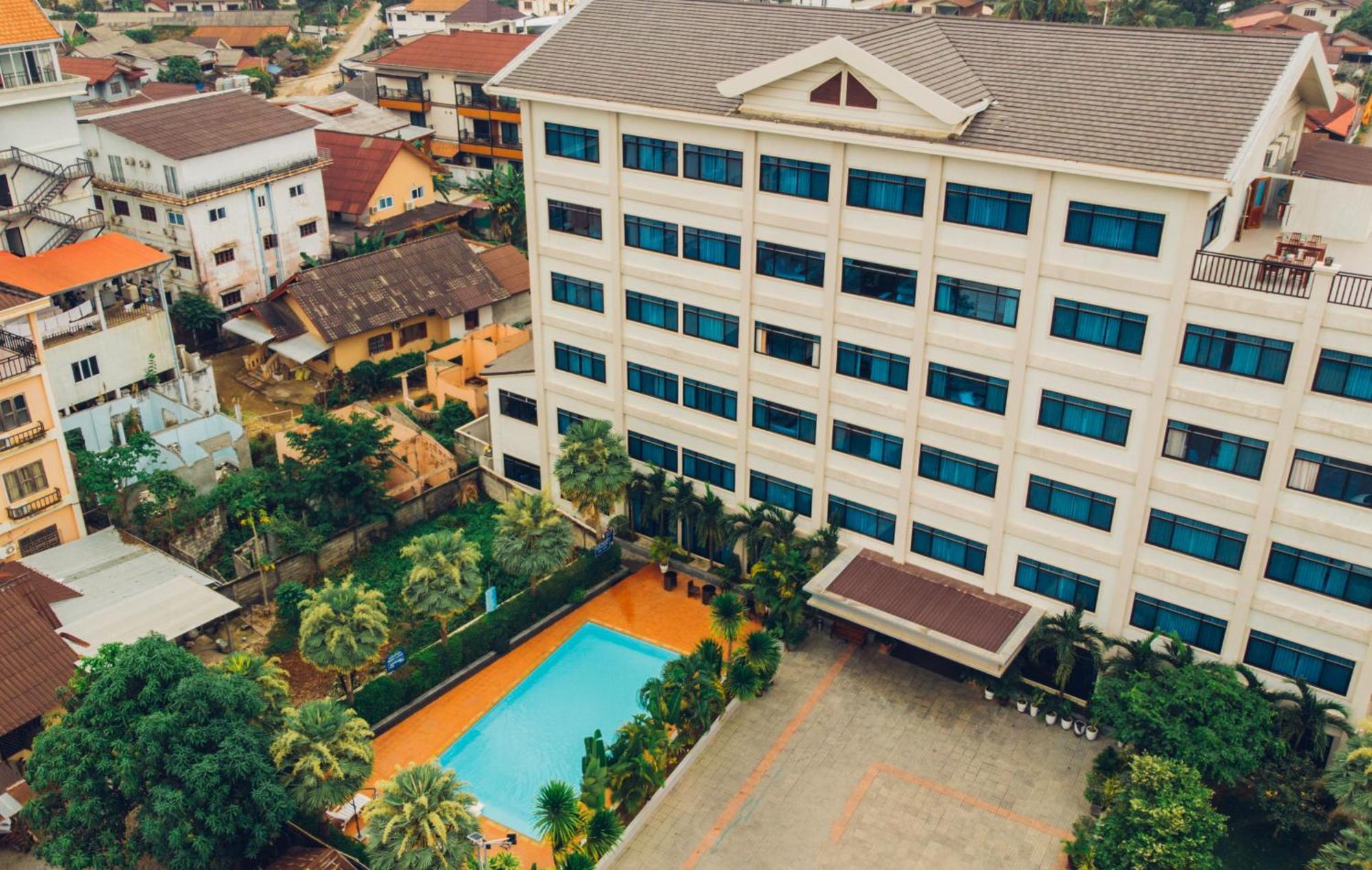 Sisombat Plaza Hotel Vang Vieng Exteriör bild
