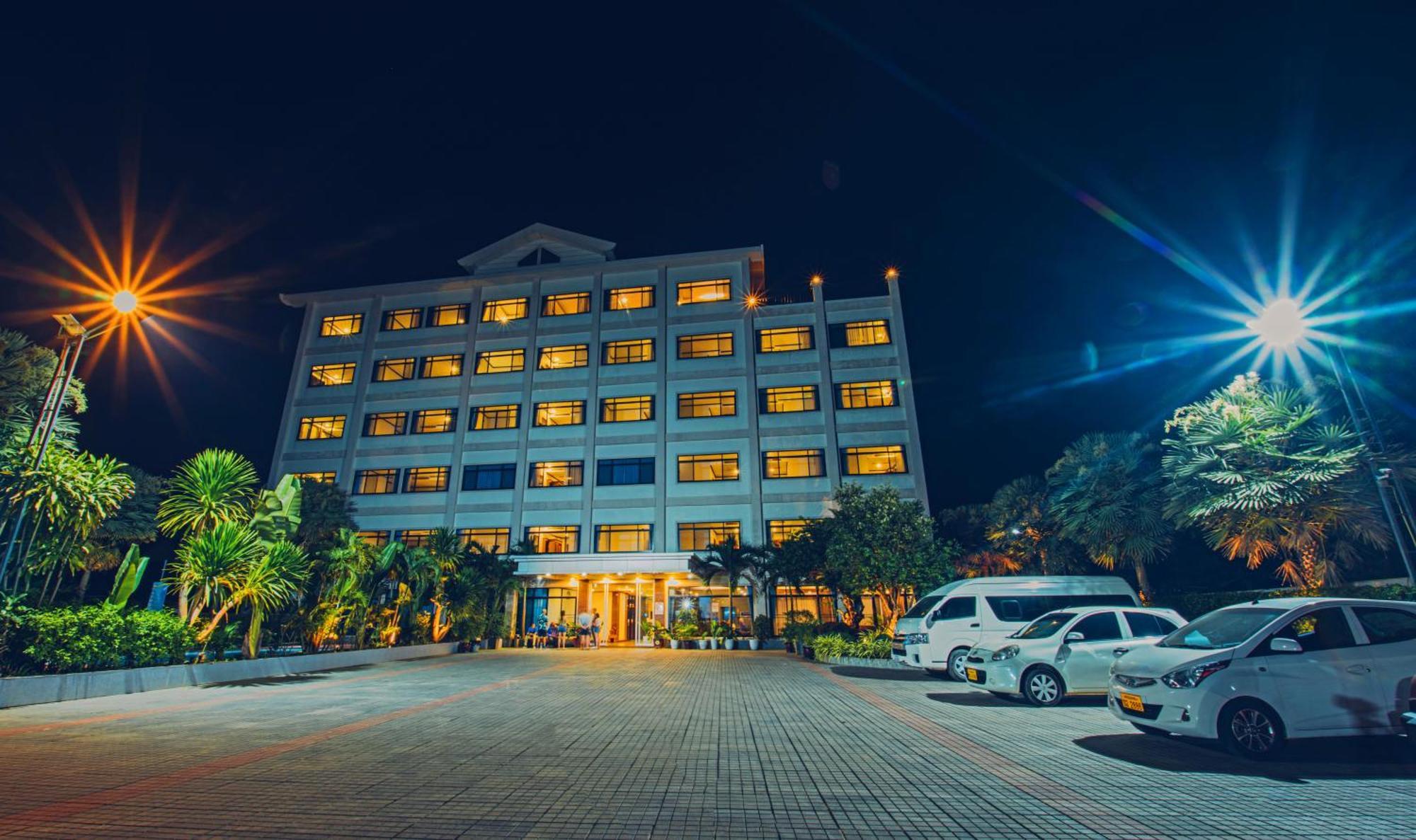 Sisombat Plaza Hotel Vang Vieng Exteriör bild