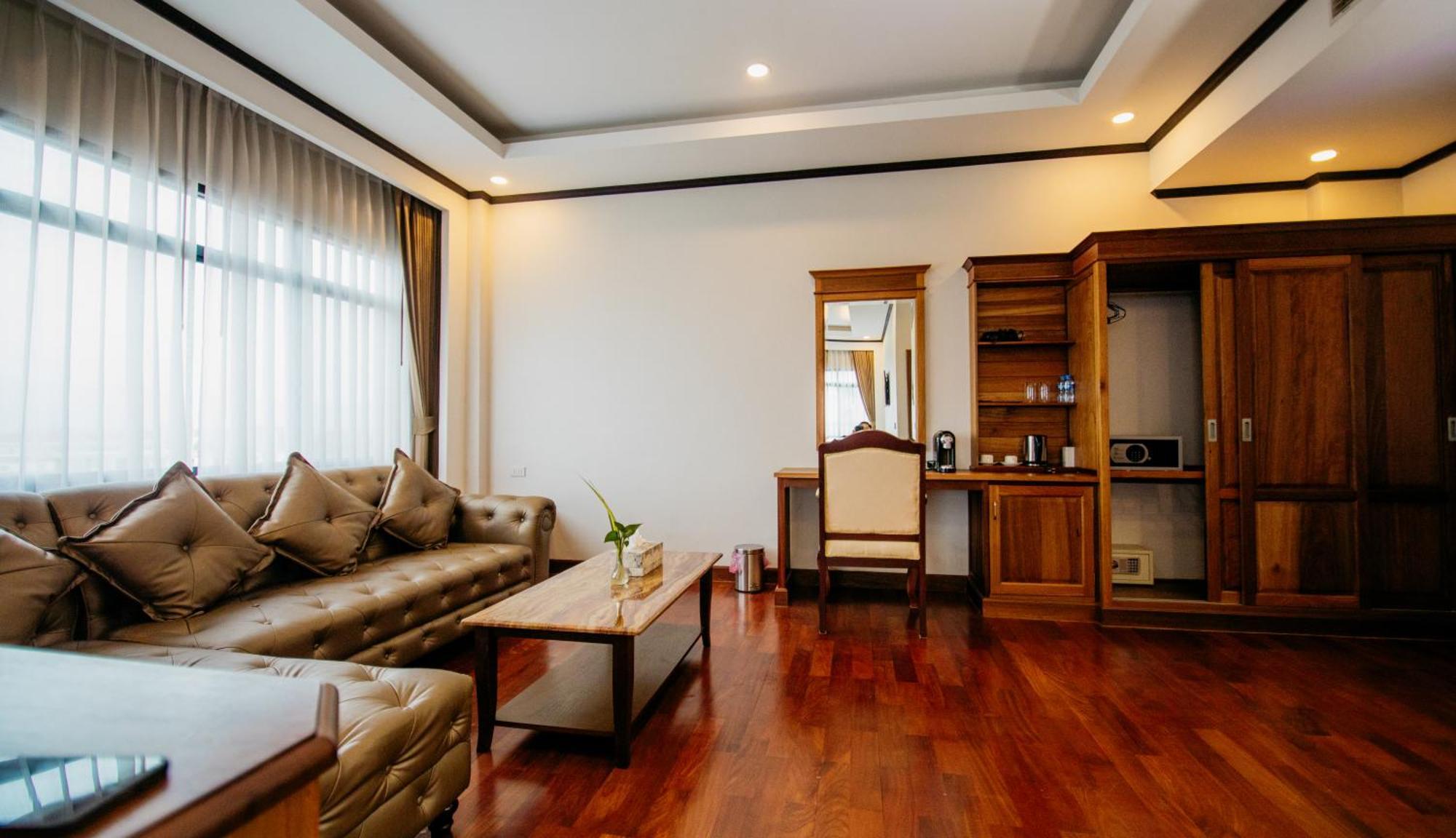 Sisombat Plaza Hotel Vang Vieng Exteriör bild