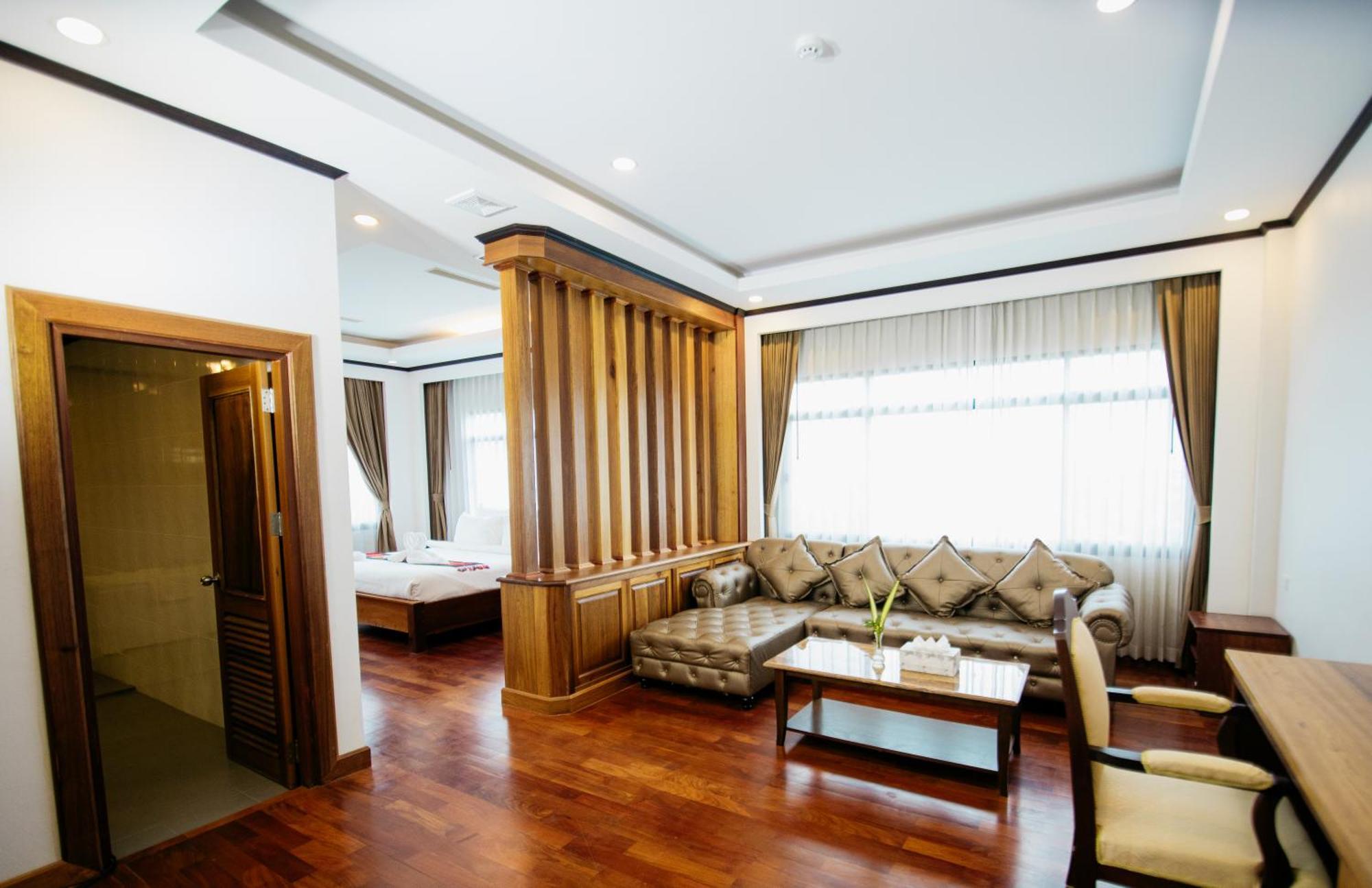 Sisombat Plaza Hotel Vang Vieng Exteriör bild