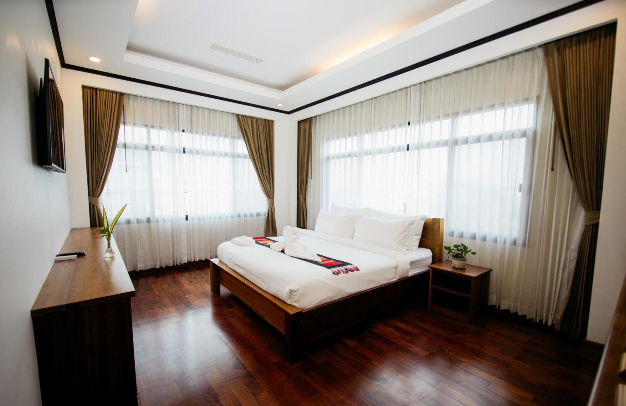 Sisombat Plaza Hotel Vang Vieng Exteriör bild