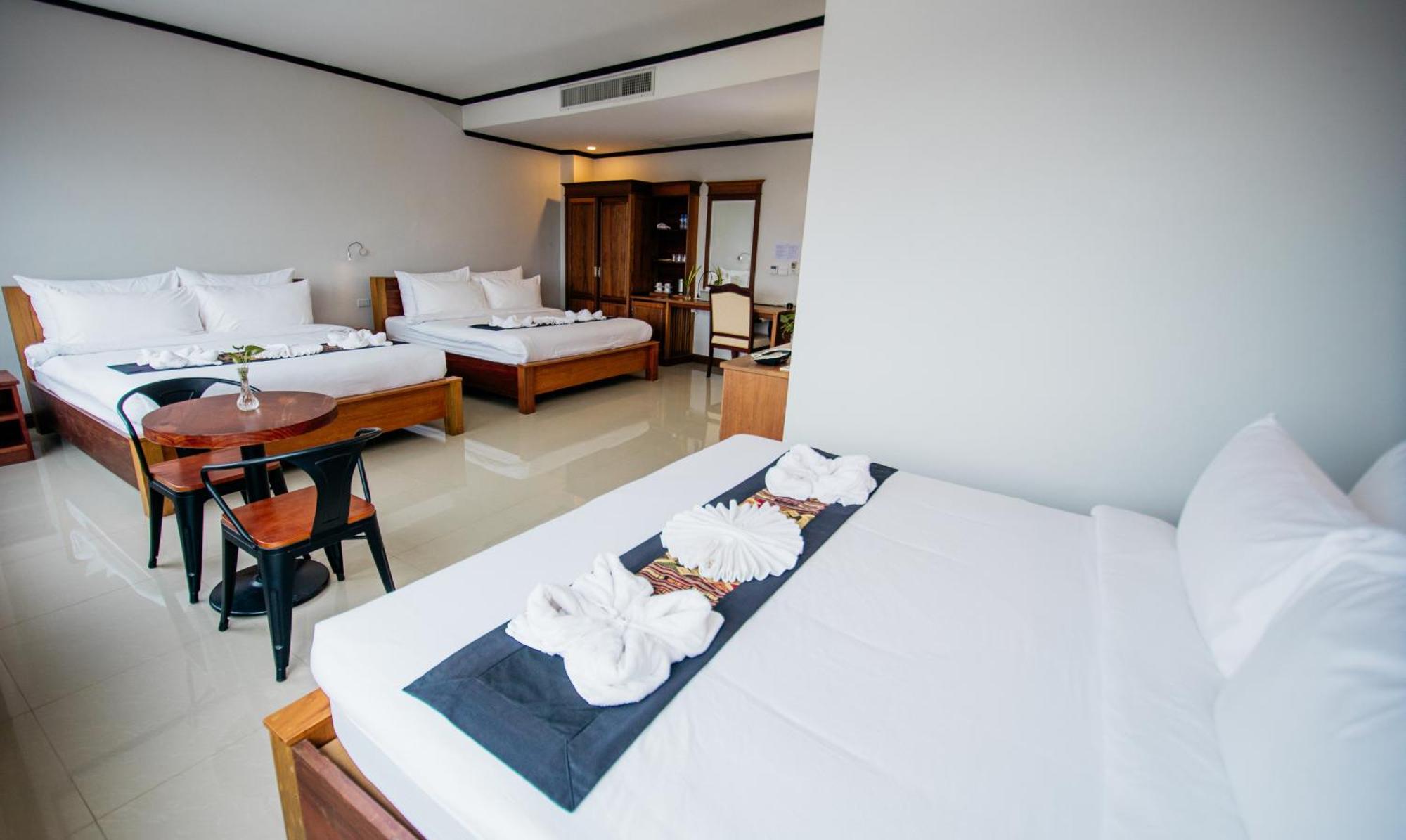 Sisombat Plaza Hotel Vang Vieng Exteriör bild