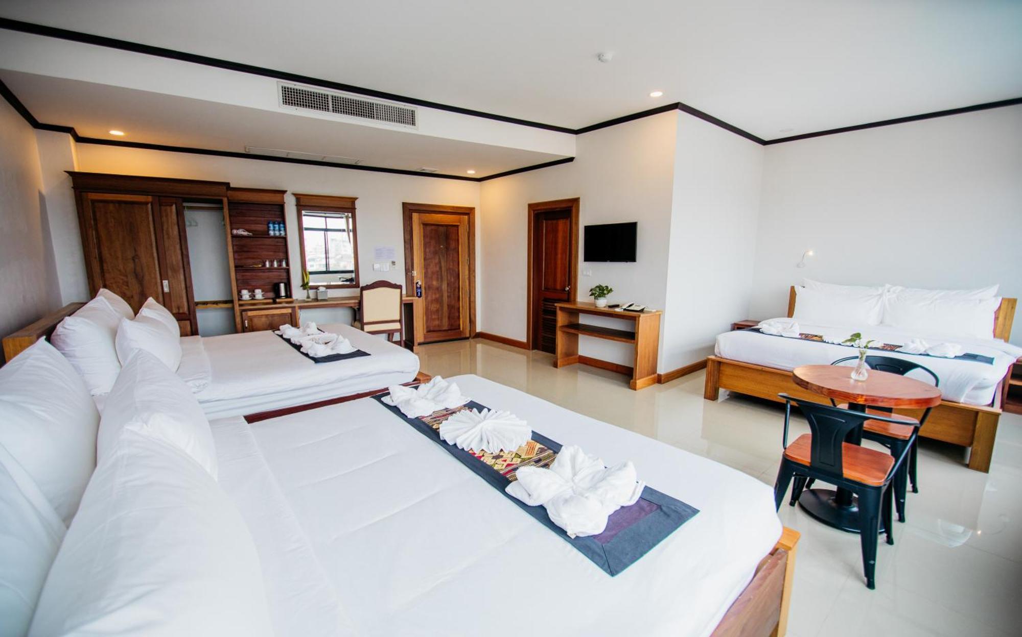 Sisombat Plaza Hotel Vang Vieng Exteriör bild