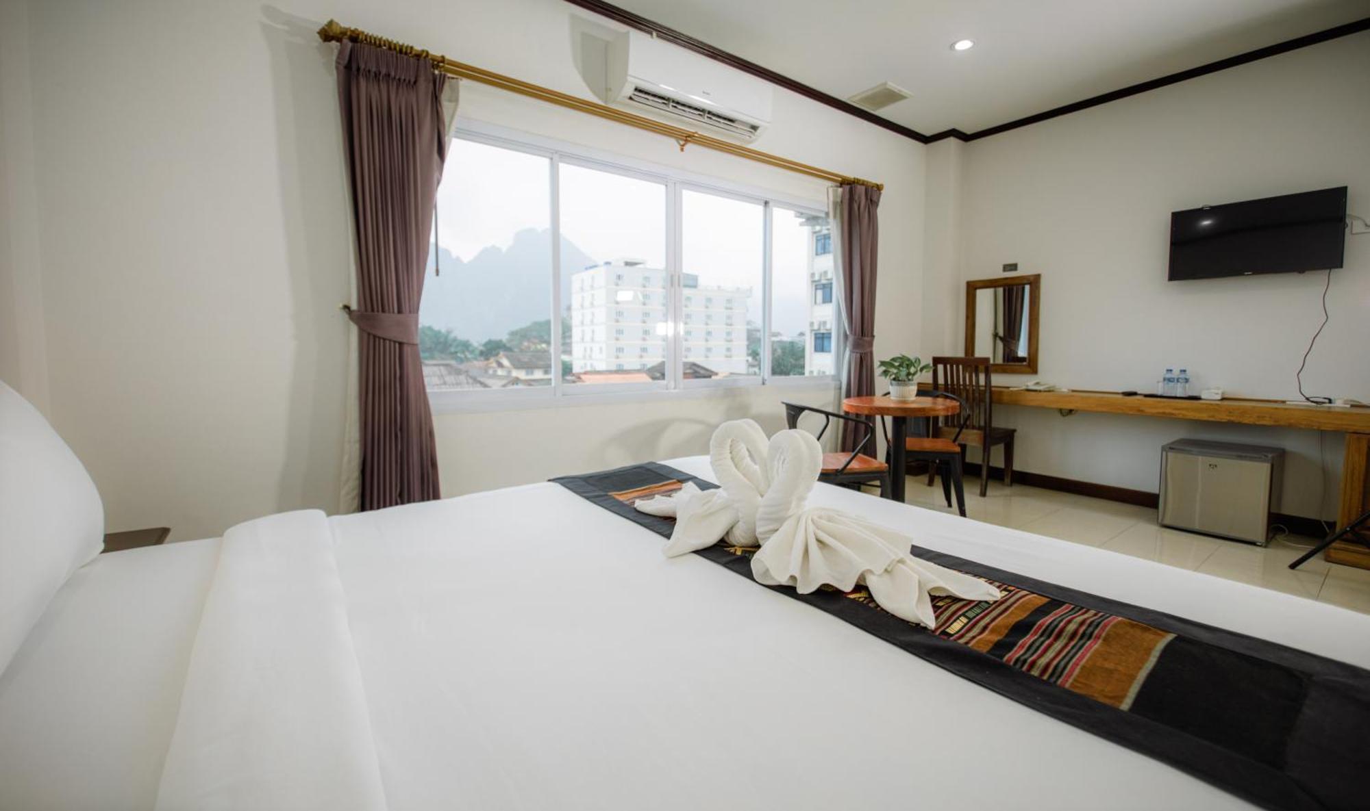 Sisombat Plaza Hotel Vang Vieng Exteriör bild