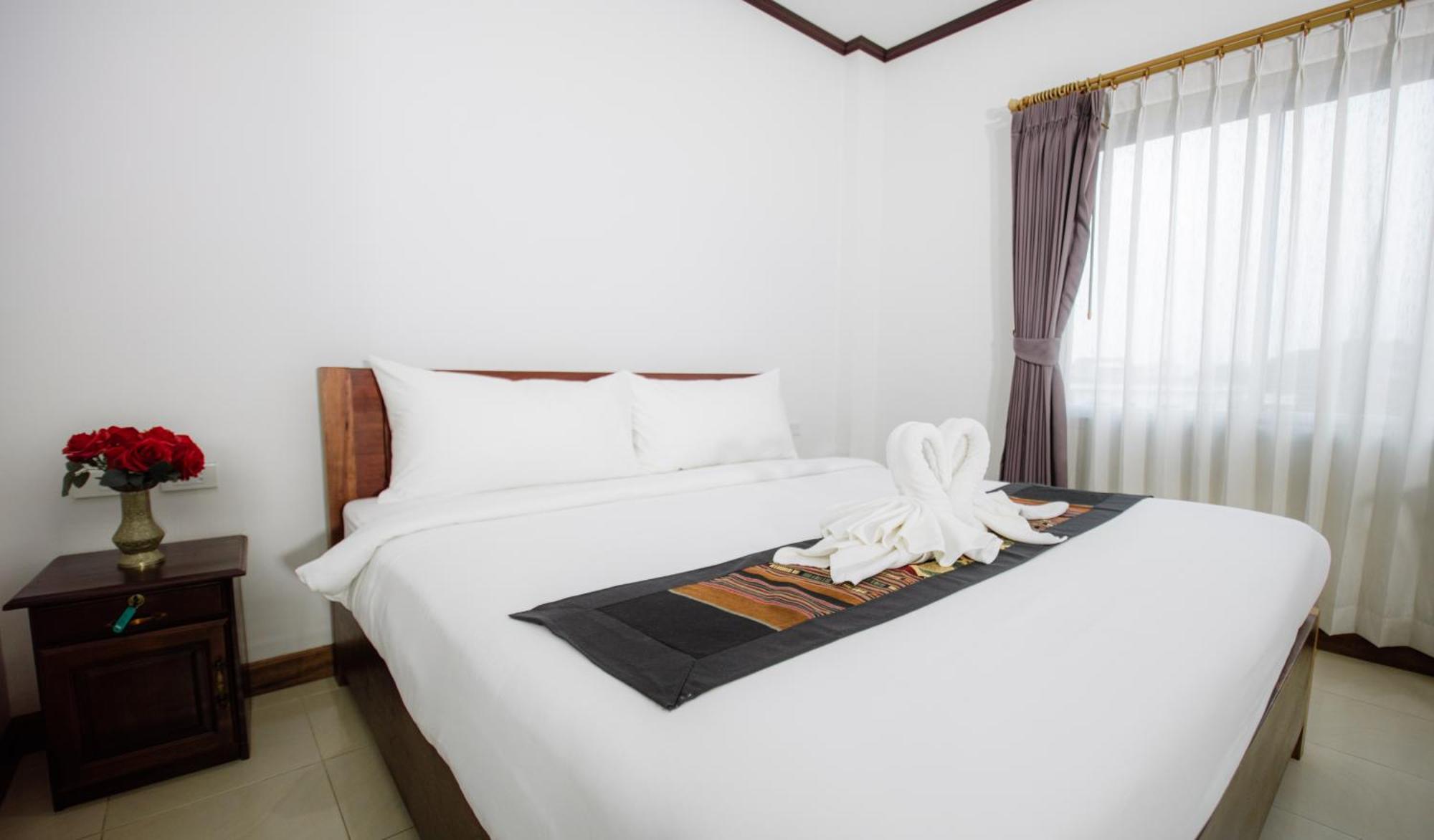 Sisombat Plaza Hotel Vang Vieng Exteriör bild