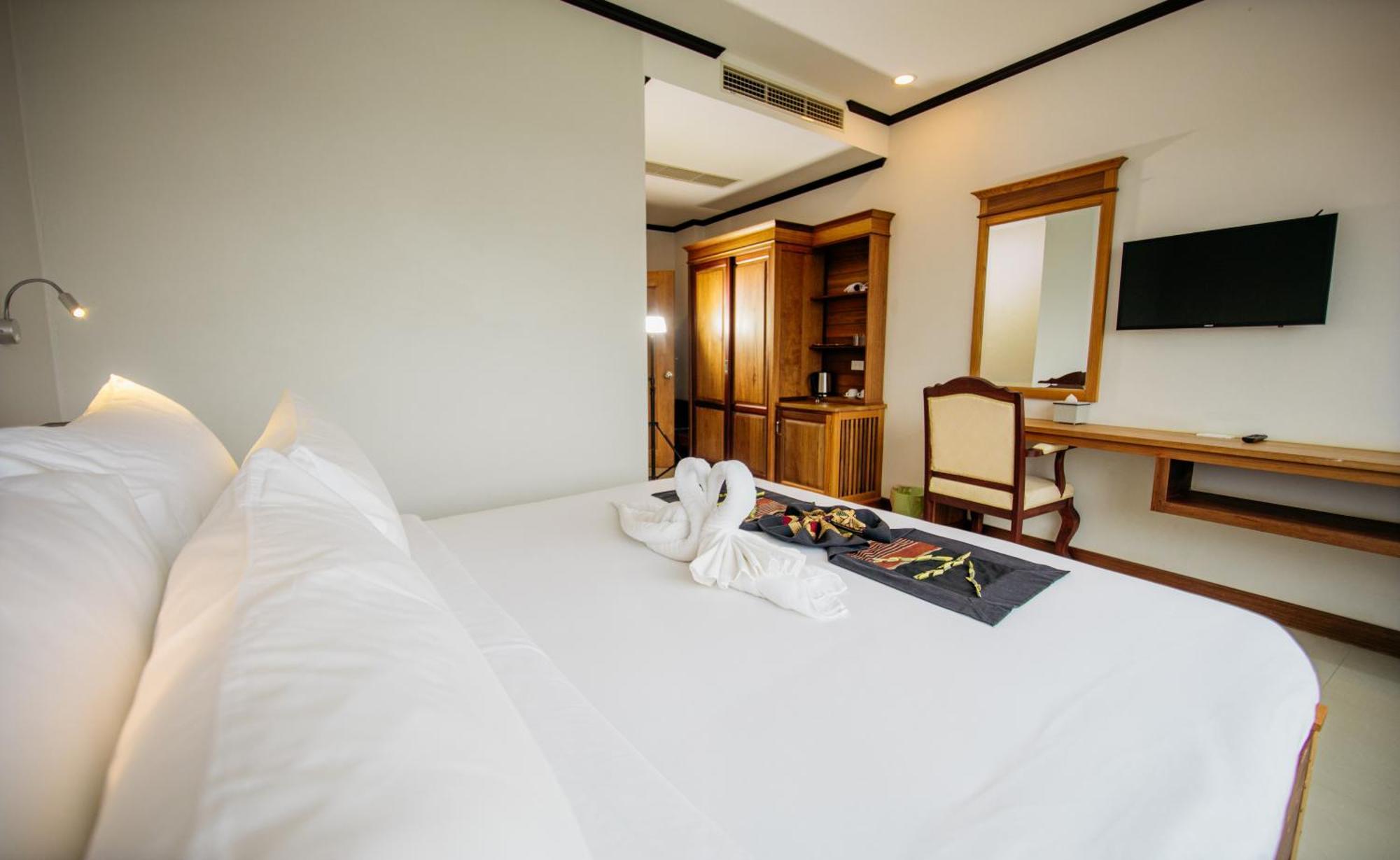 Sisombat Plaza Hotel Vang Vieng Exteriör bild