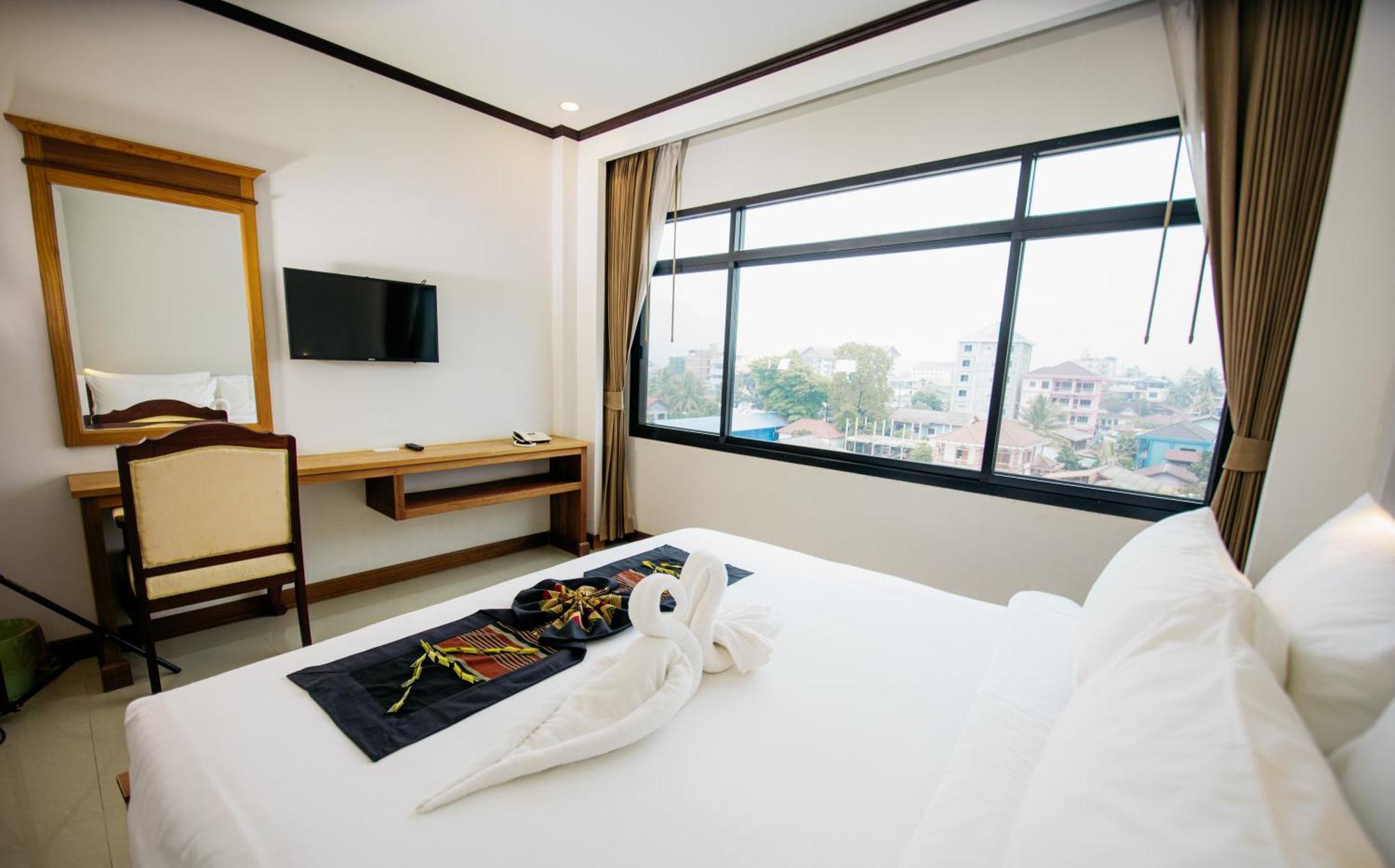 Sisombat Plaza Hotel Vang Vieng Exteriör bild