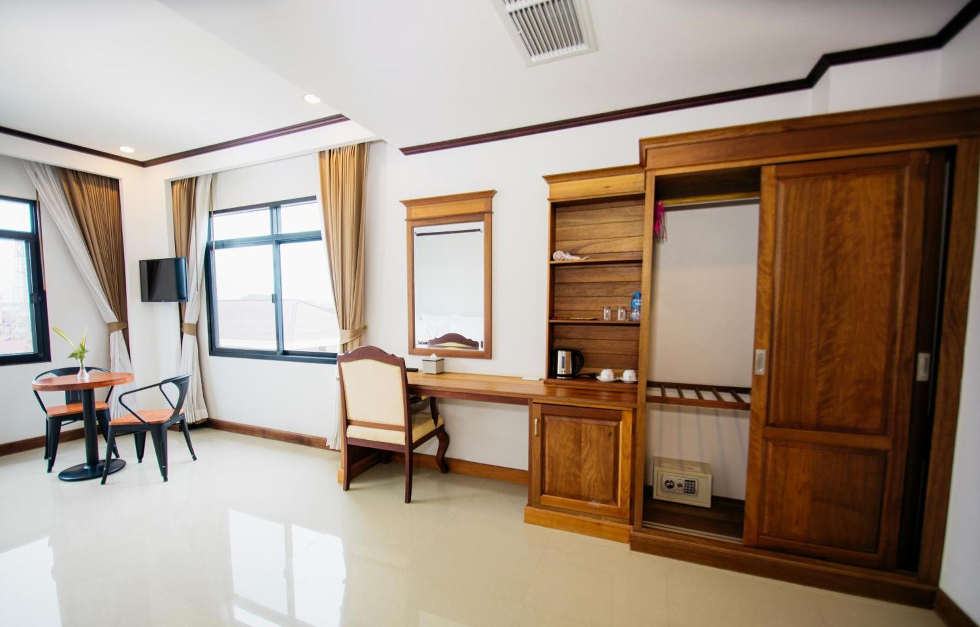 Sisombat Plaza Hotel Vang Vieng Exteriör bild