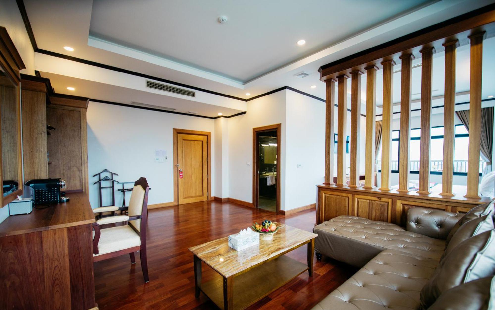 Sisombat Plaza Hotel Vang Vieng Exteriör bild